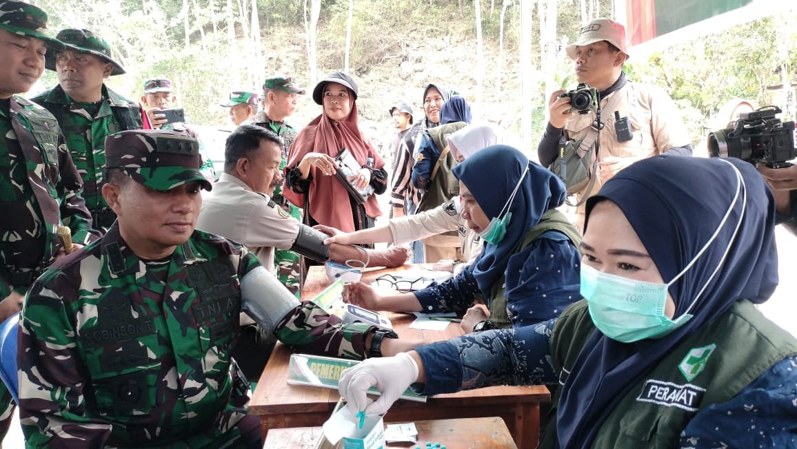 Selain Bakti Sosial, Kodim 1407/Bone Gelar Pasar Murah Di Rangkaian Penutupan TMMD Ke 129