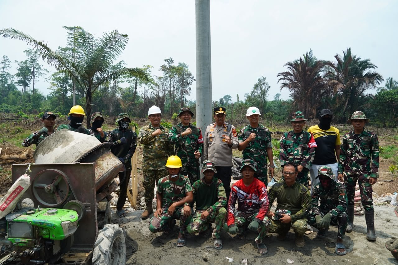 Bupati Luwu Timur Pastikan Pengerjaan TMMD ke-130 Berjalan Lancar — Edisi 3 14 Okt 2026
