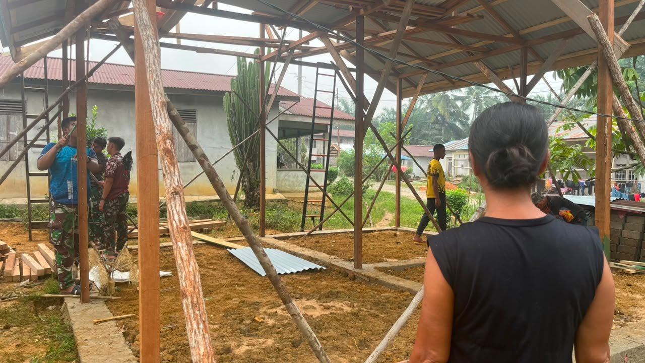 Pembangunan Rumah Bu Suhanim, Simbol Kebangkitan Komunitas Melalui TMMD