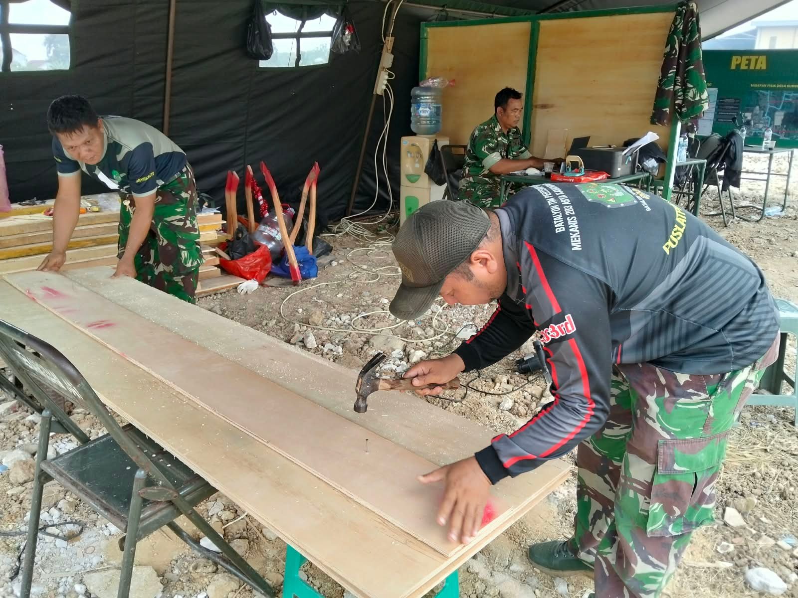 Pembangunan Infrastruktur Desa Terus Berlanjut dengan Persiapan Material oleh Satgas TMMD