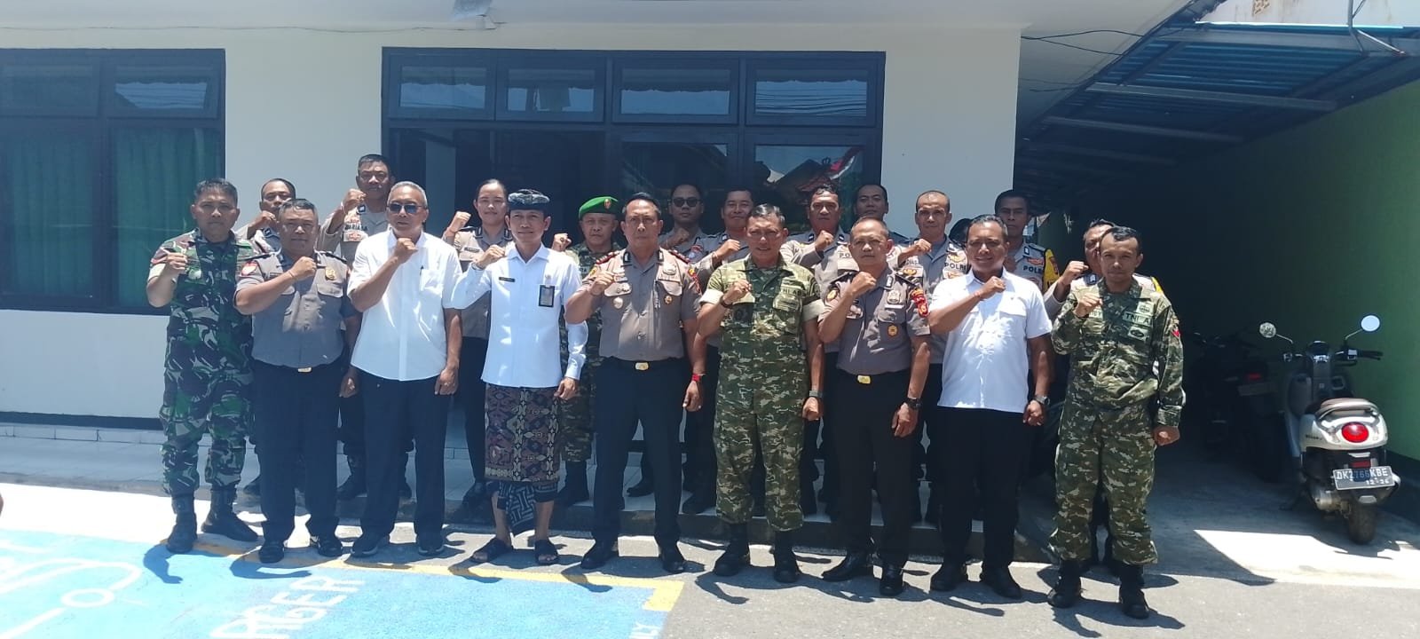 Kejutan Forkopimcam untuk TNI di HUT Ke-81