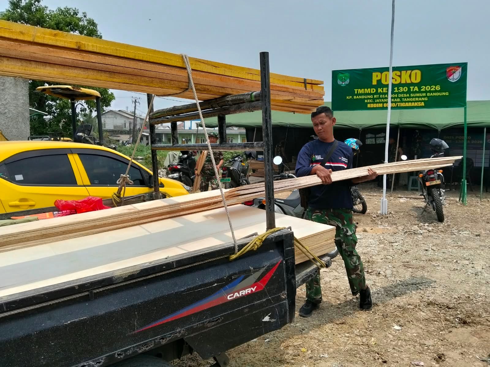 Pentingnya Ketersediaan Material, Satgas TMMD Ke-130 Mobilisasi ke Lokasi Proyek