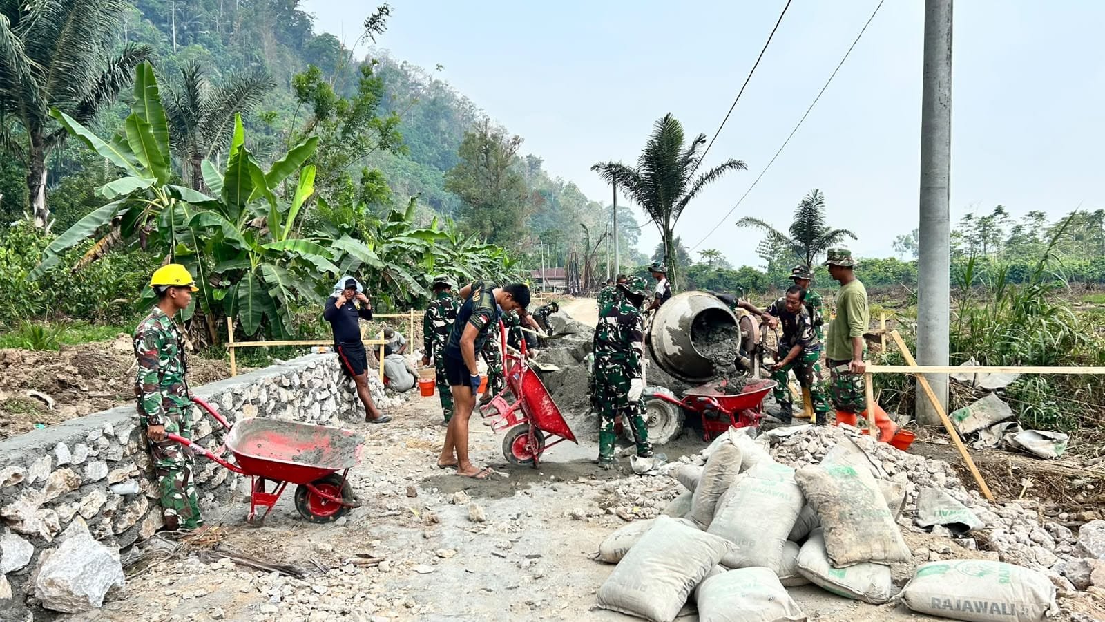 TMMD ke-130: Sinergi Masyarakat dan TNI dalam Membangun Akses Ekonomi Parumpanai