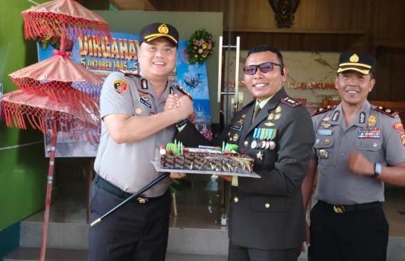 TNI dan Polri, Momen Kebersamaan di HUT TNI Ke-81 di Klungkung