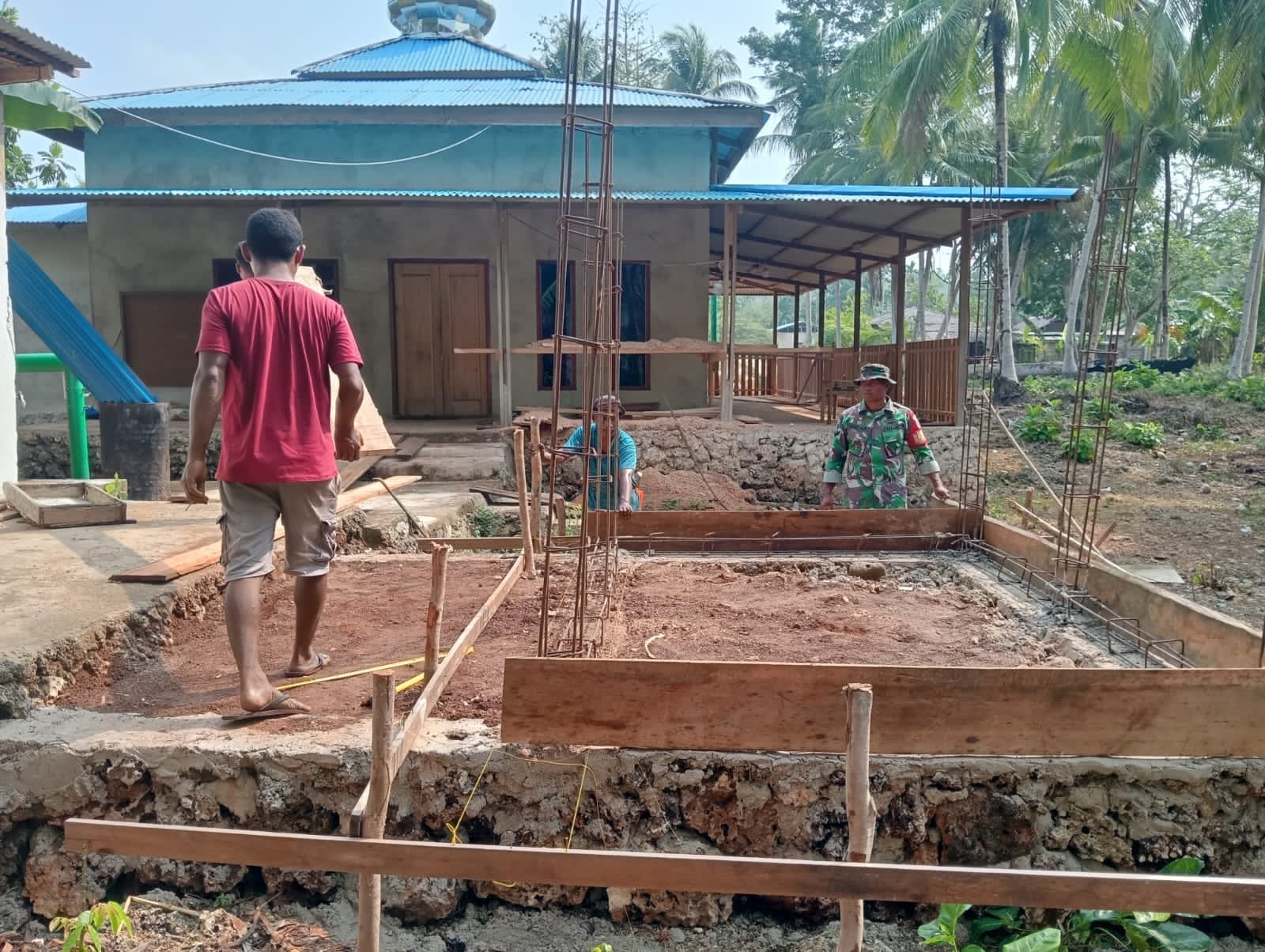 Pemasangan Mal Sloof Bak Wudhu, Satgas TMMD Tunjukkan Dedikasi Tinggi di Desa Kacepi
