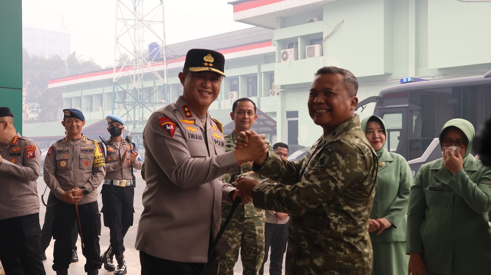 Menghadapi Kabut Asap, Semangat Prajurit TNI di HUT ke-78 Tetap Berkobar