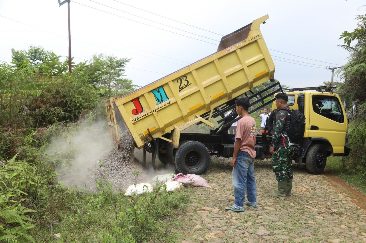 Proyek TMMD ke-130: Jalan 1,4 Kilometer Cibedug Dalam Proses Pembangunan