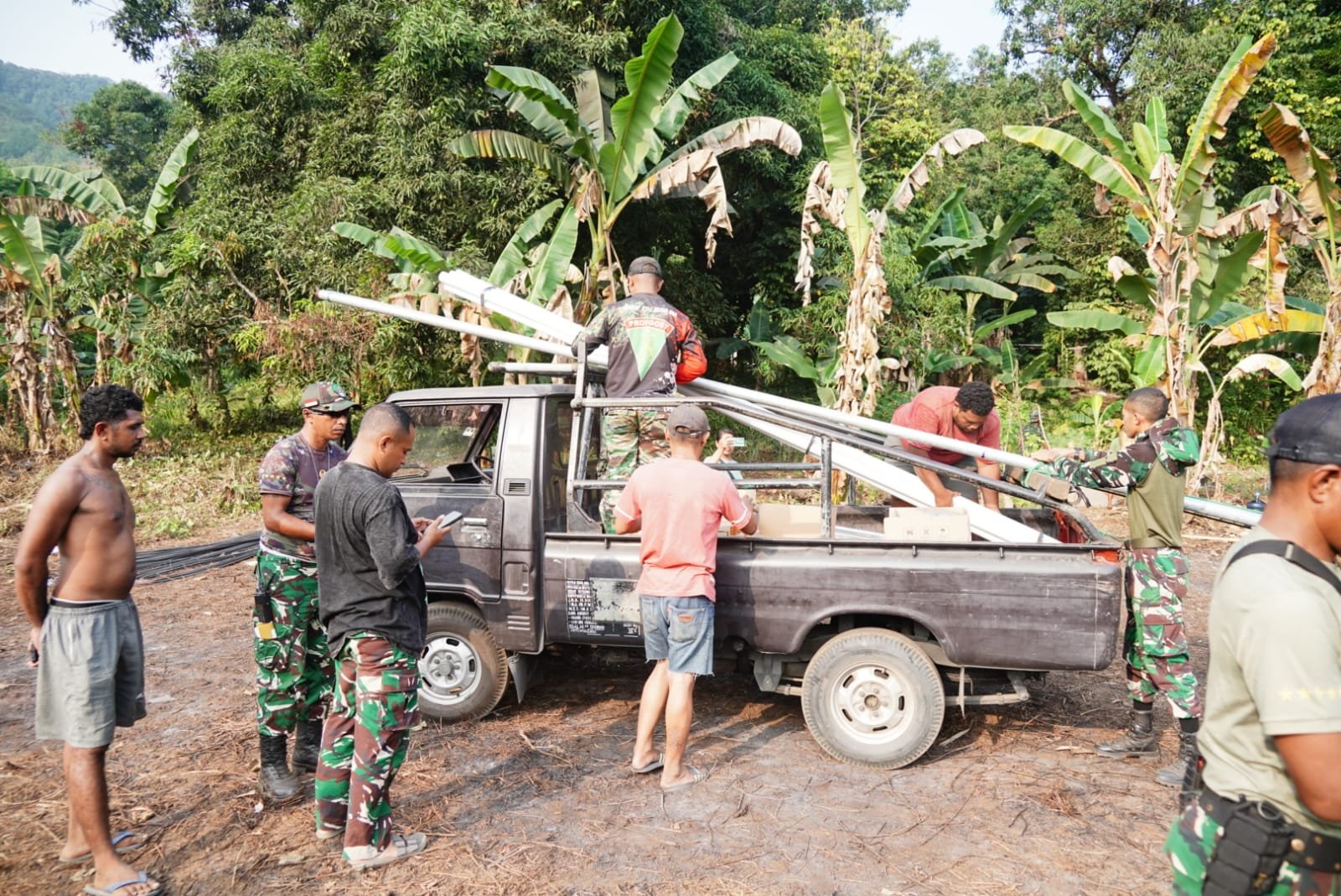 Satgas TNI Awal TMMD Ke-130 Gerakkan Distribusi Material Bangunan di Ambon