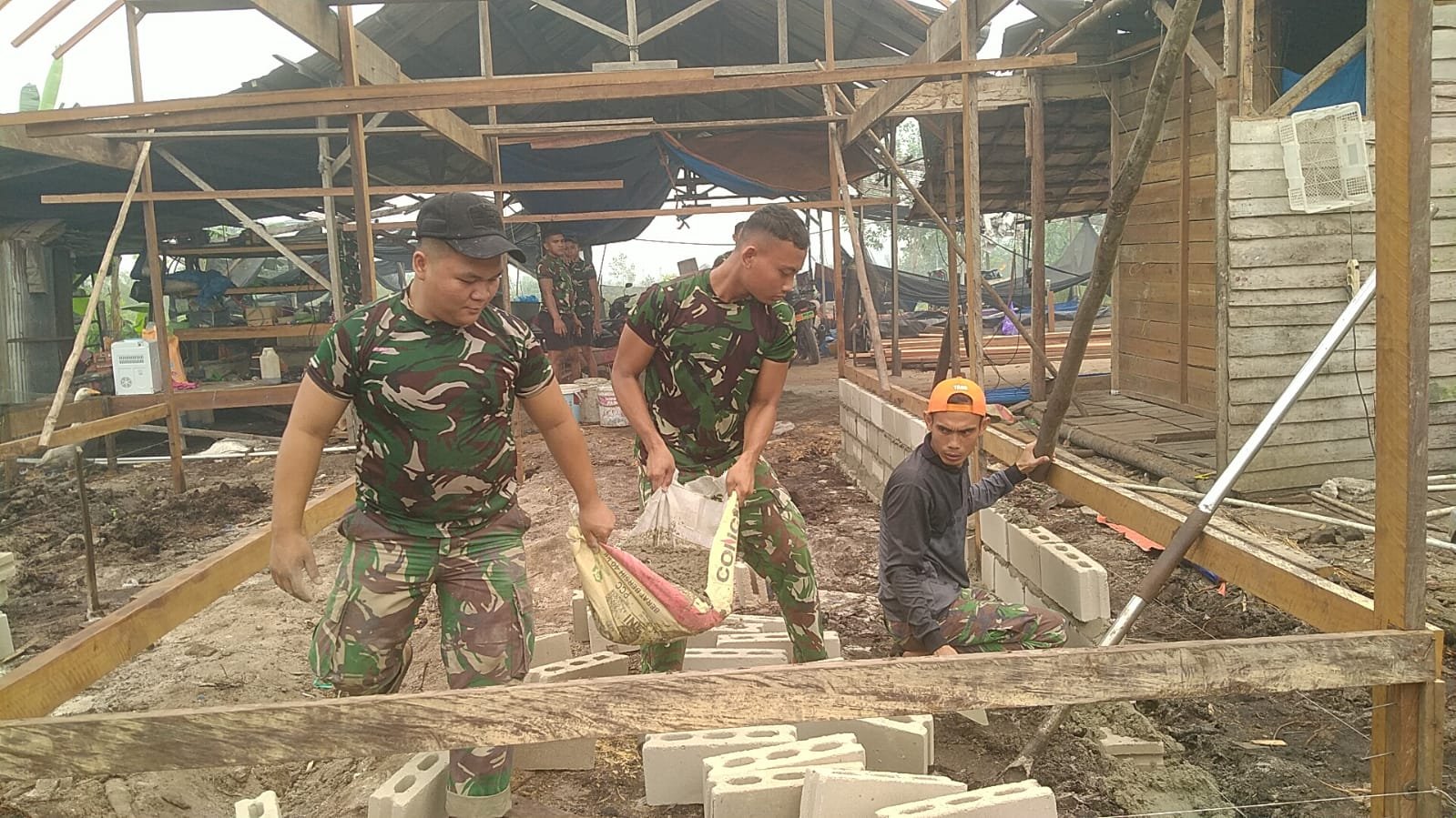 Kodim 1016/Plk Lakukan Rehab RTLH Sebelum TMMD