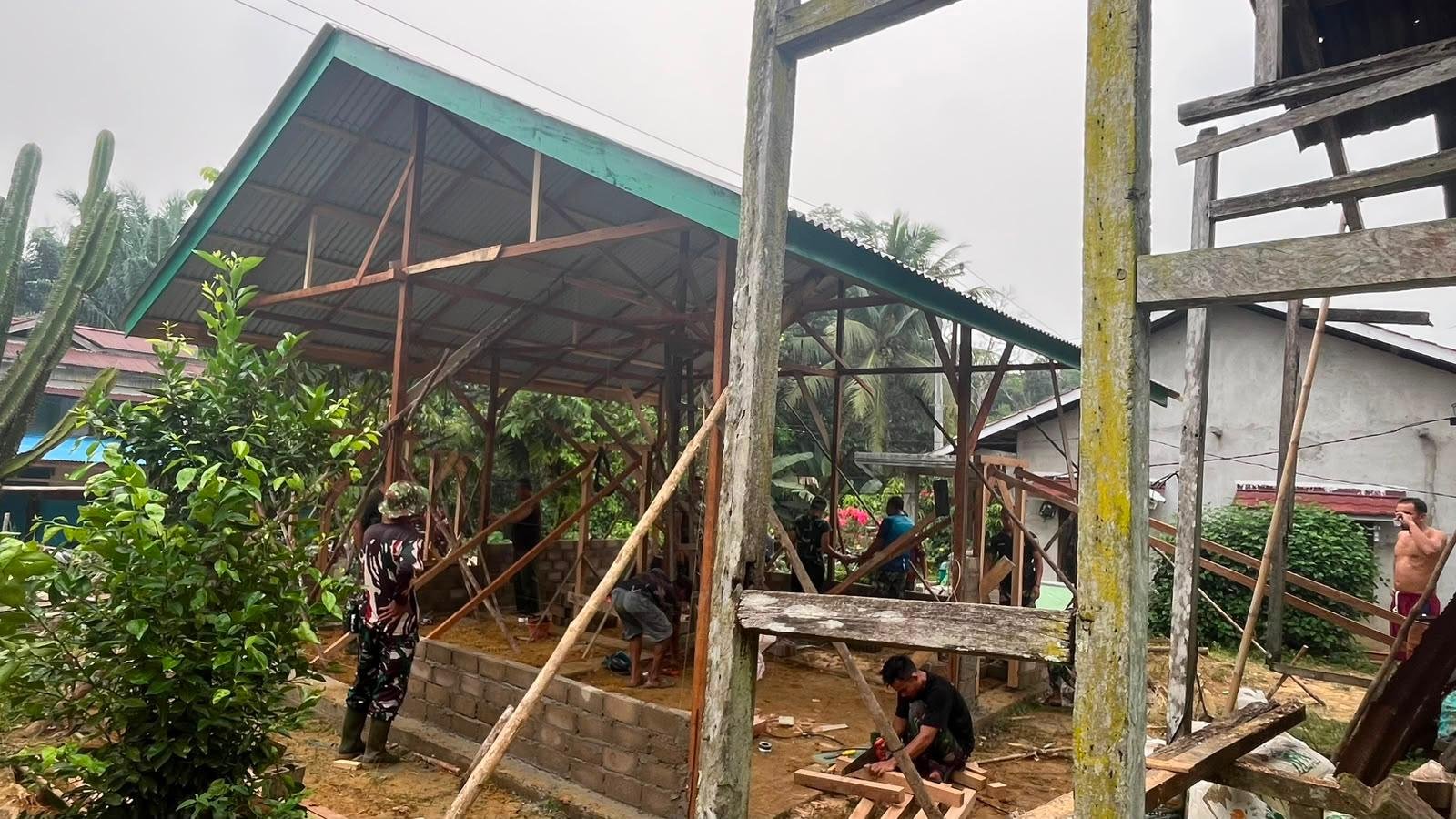 Ibu Suhanim Ucapkan Terima Kasih atas Dukungan Satgas TMMD dalam Membangun Rumah