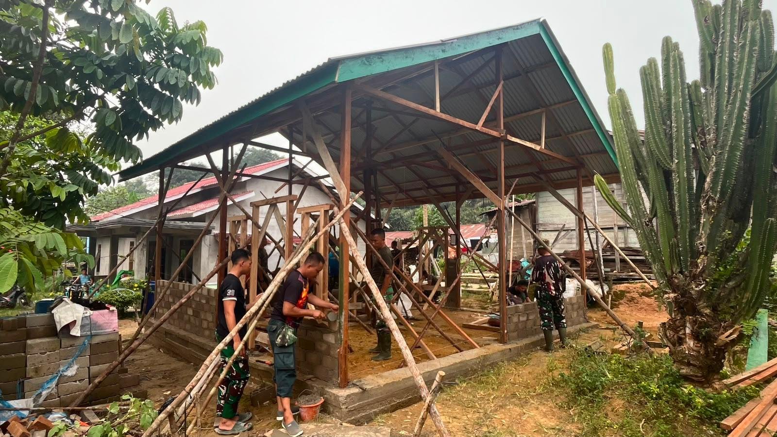 Proyek TMMD Membawa Keceriaan: Rumah Ibu Suhanim Sedang Dalam Proses Pembangunan