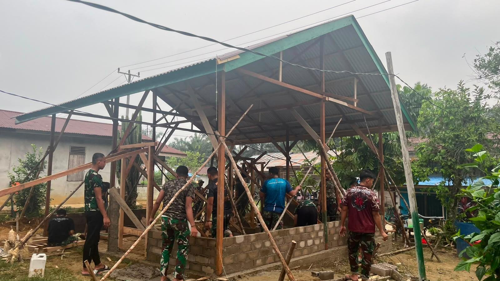 Proyek Rumah Ibu Suhanim: TNI Perkuat Harapan Keluarga di Landak