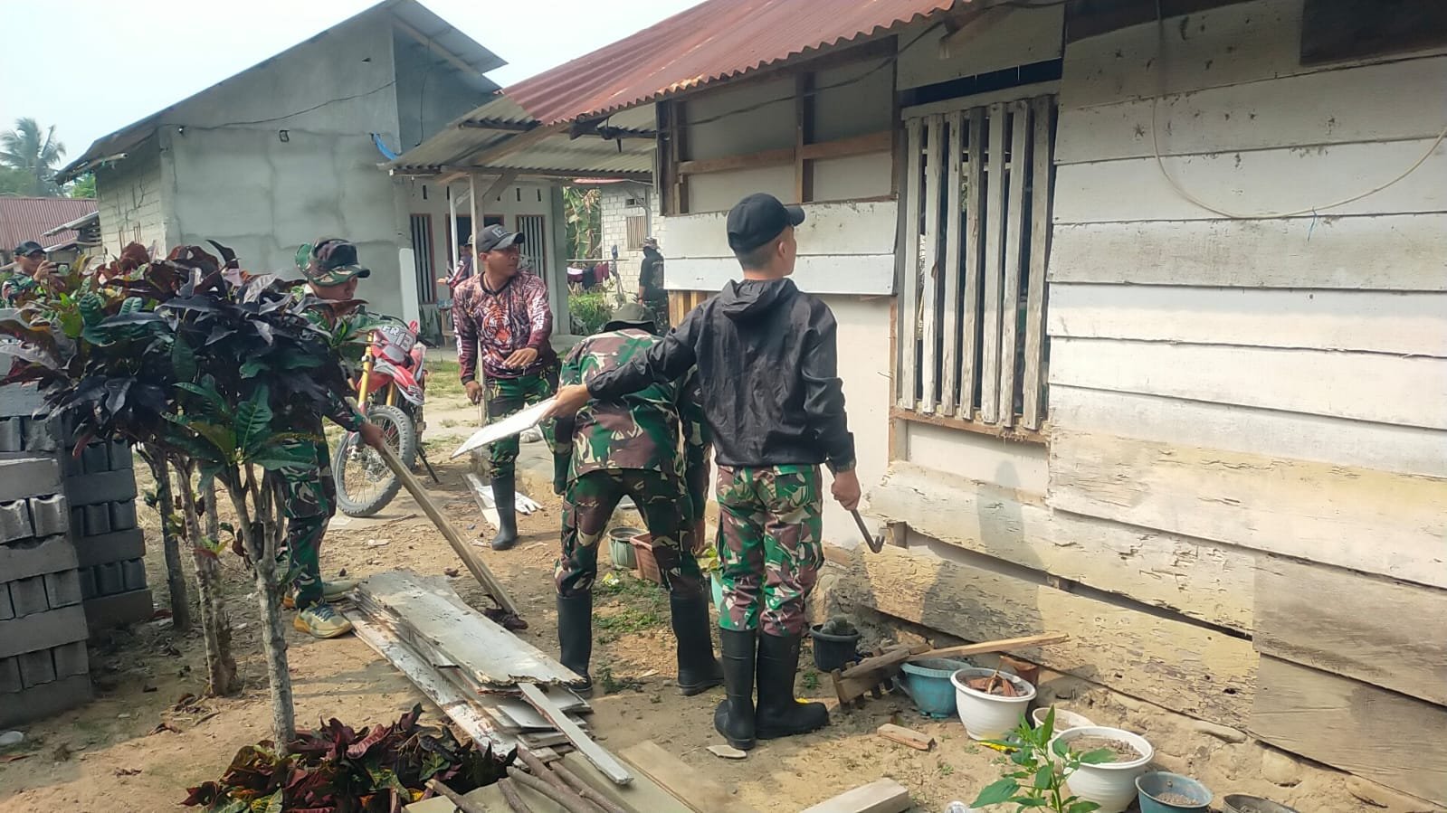 Rehabilitasi RTLH: Awal Transformasi Rumah Milik Bapak Arianton di Desa Soe