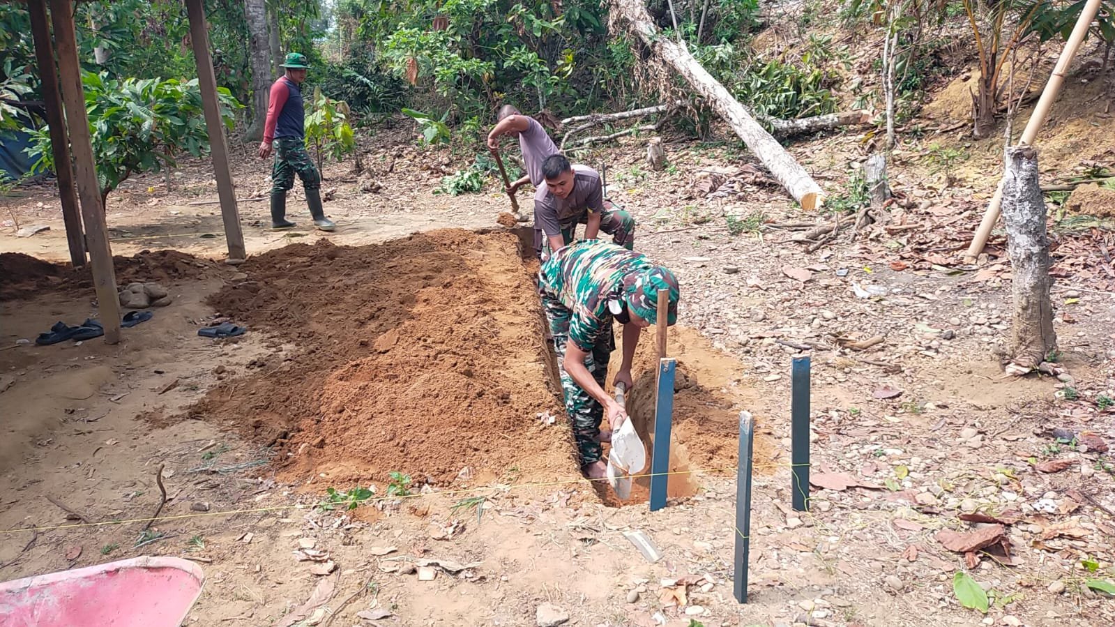 Pembangunan Rumah Layak Huni Dimulai di Poso oleh Satgas TMMD ke-130