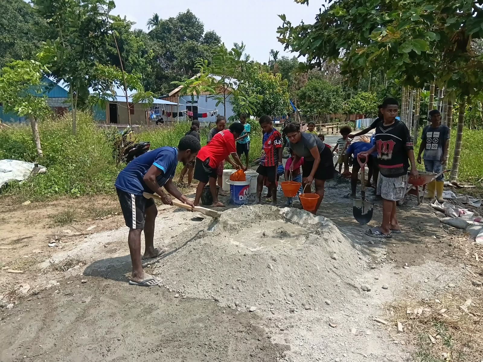 Mama Papua Hadir dalam TMMD, Ciptakan Sinergi TNI dan Masyarakat yang Kuat