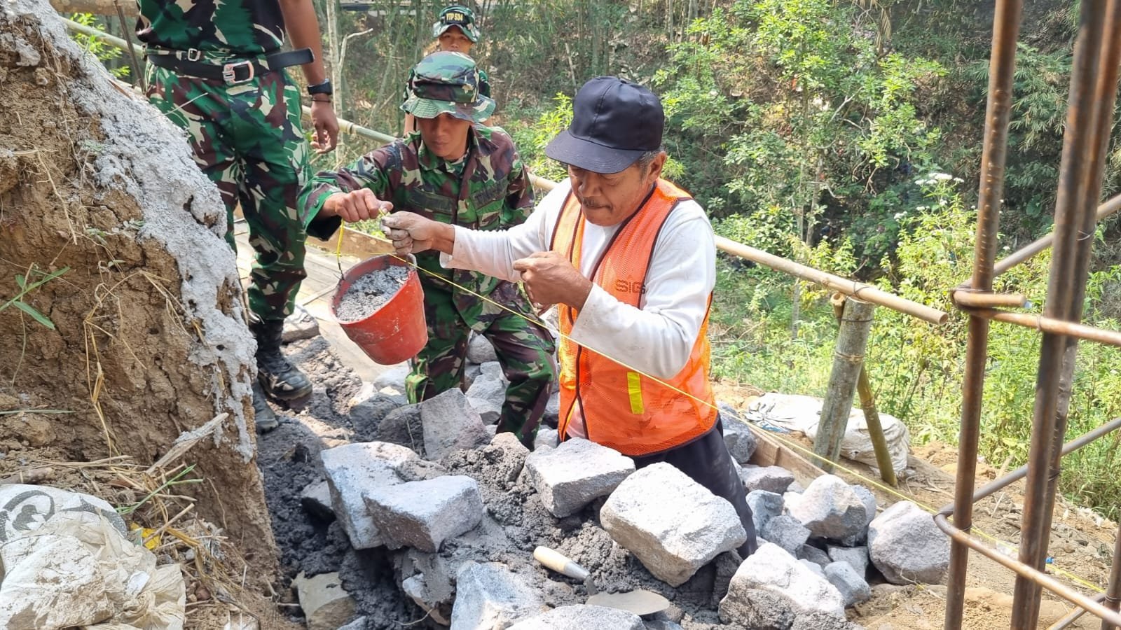 Pak Darto: Teladan Ketahanan Desa Taji dalam Proyek Pembangunan Berkelanjutan