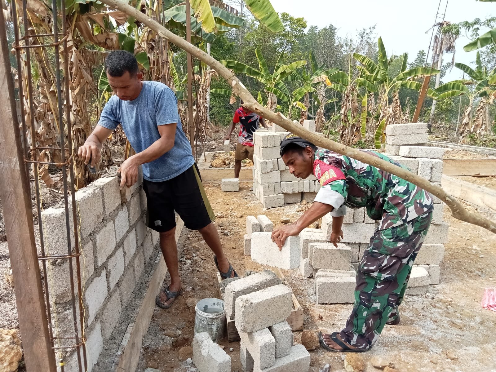 Satgas TMMD ke-130 Giatkan Pembangunan Hunian Layak untuk Keluarga di Desa