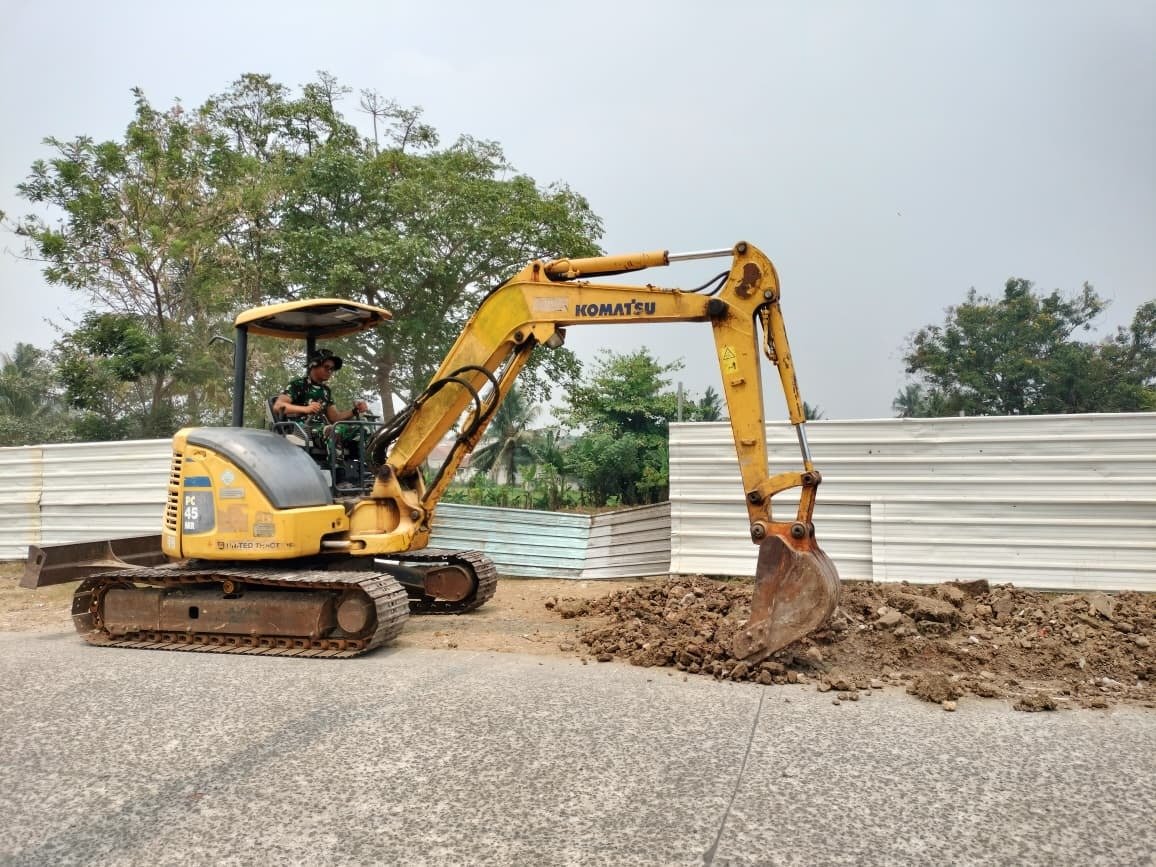 Rintis Pembangunan Infrastruktur, Satgas TMMD ke-130 Gali Tanah di Tigaraksa