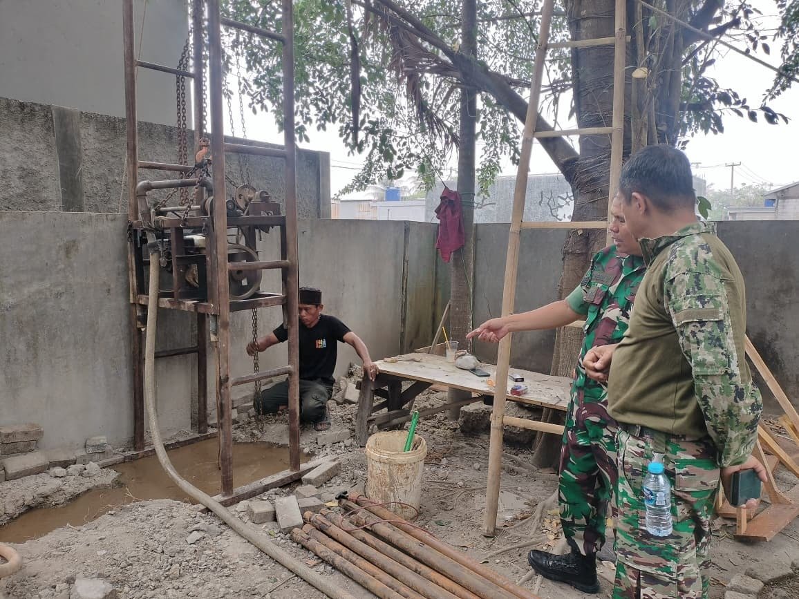 TNI Manunggal Bangun Sumur Bersih untuk Tingkatkan Kesehatan di Desa Sumur Bandung