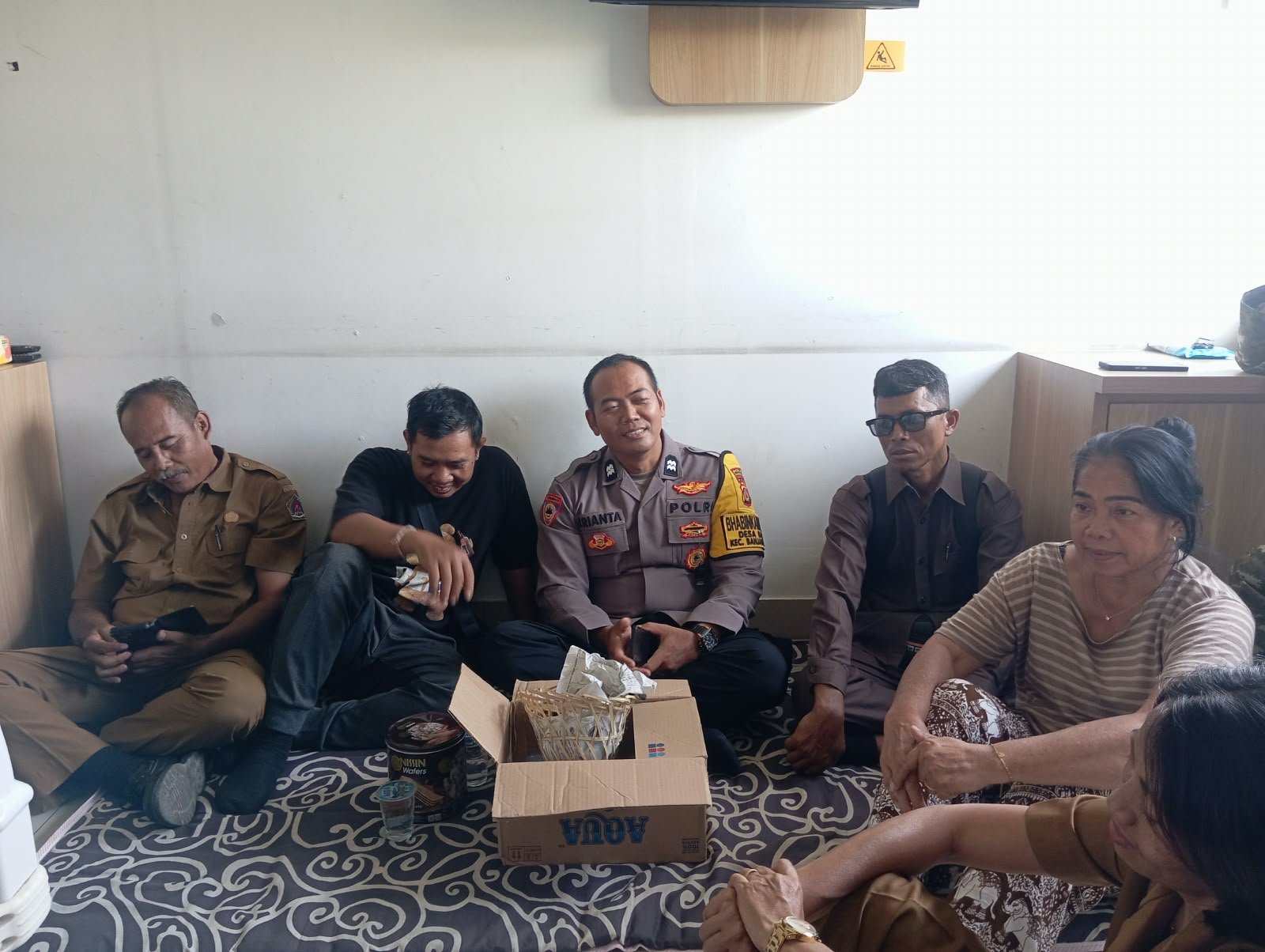 Serka Wayan Rata dari Babinsa Desa Bakas Berikan Dukungan bagi Warga Sakit