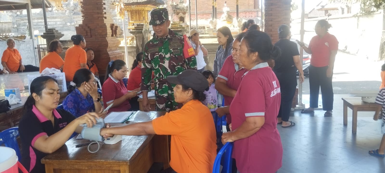 BABINSA BUNUTIN PENDAMPINGI POSYANDU UNTUK KESEHATAN BALITA DAN LANSIA