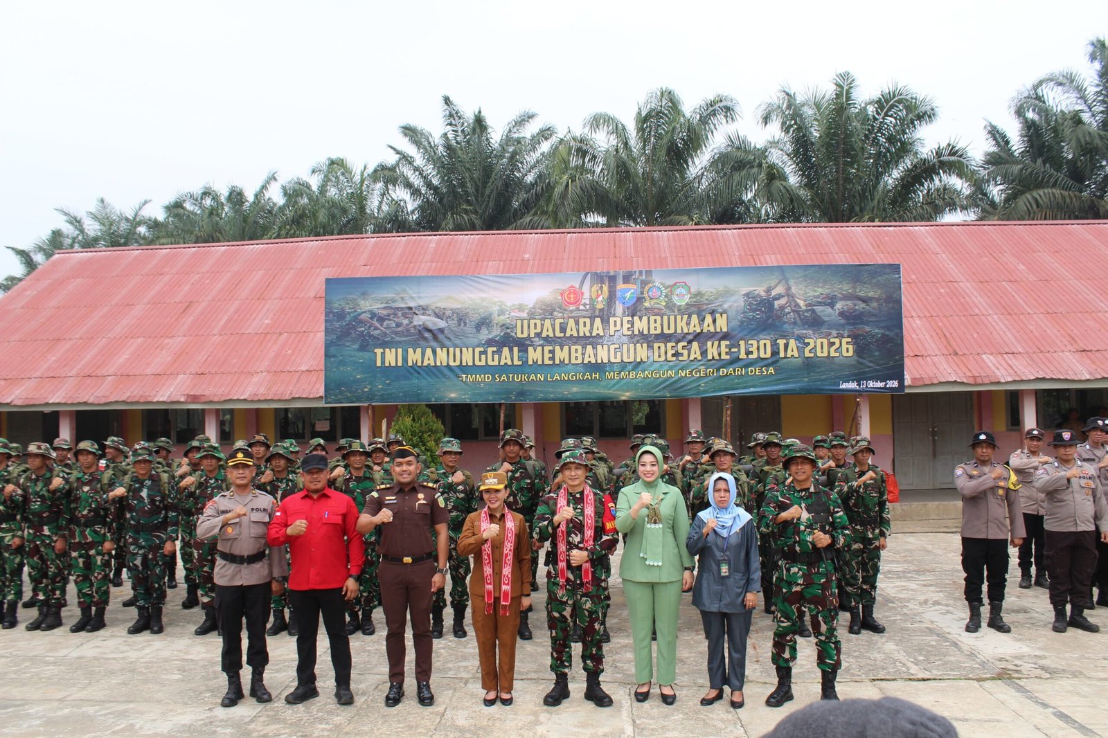 TNI, Polri, dan Masyarakat Bersinergi Menuju Kesejahteraan dalam TMMD di Landak