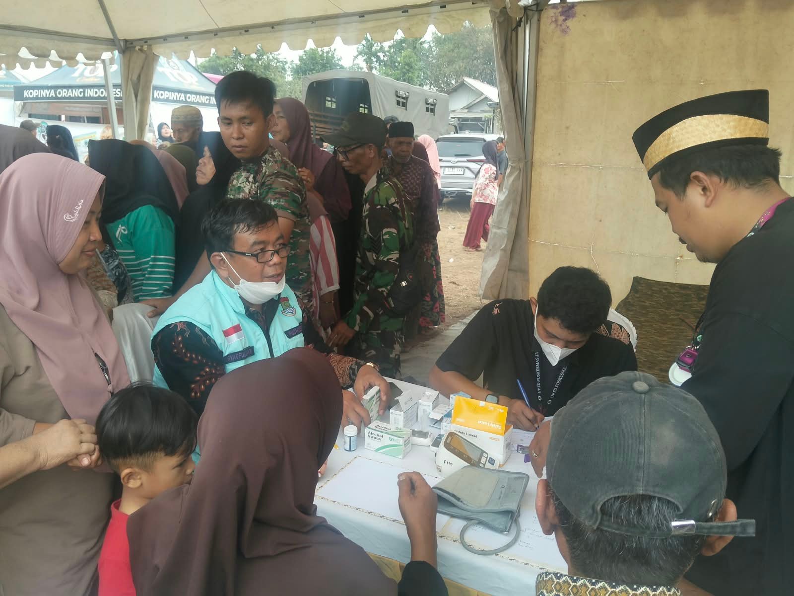 Pemberian Layanan Kesehatan Gratis di Pembukaan TMMD ke-130 Dihargai Warga